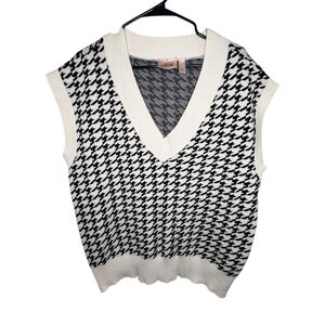 Willow Root Black And White Houndstooth Print Sweater Vest